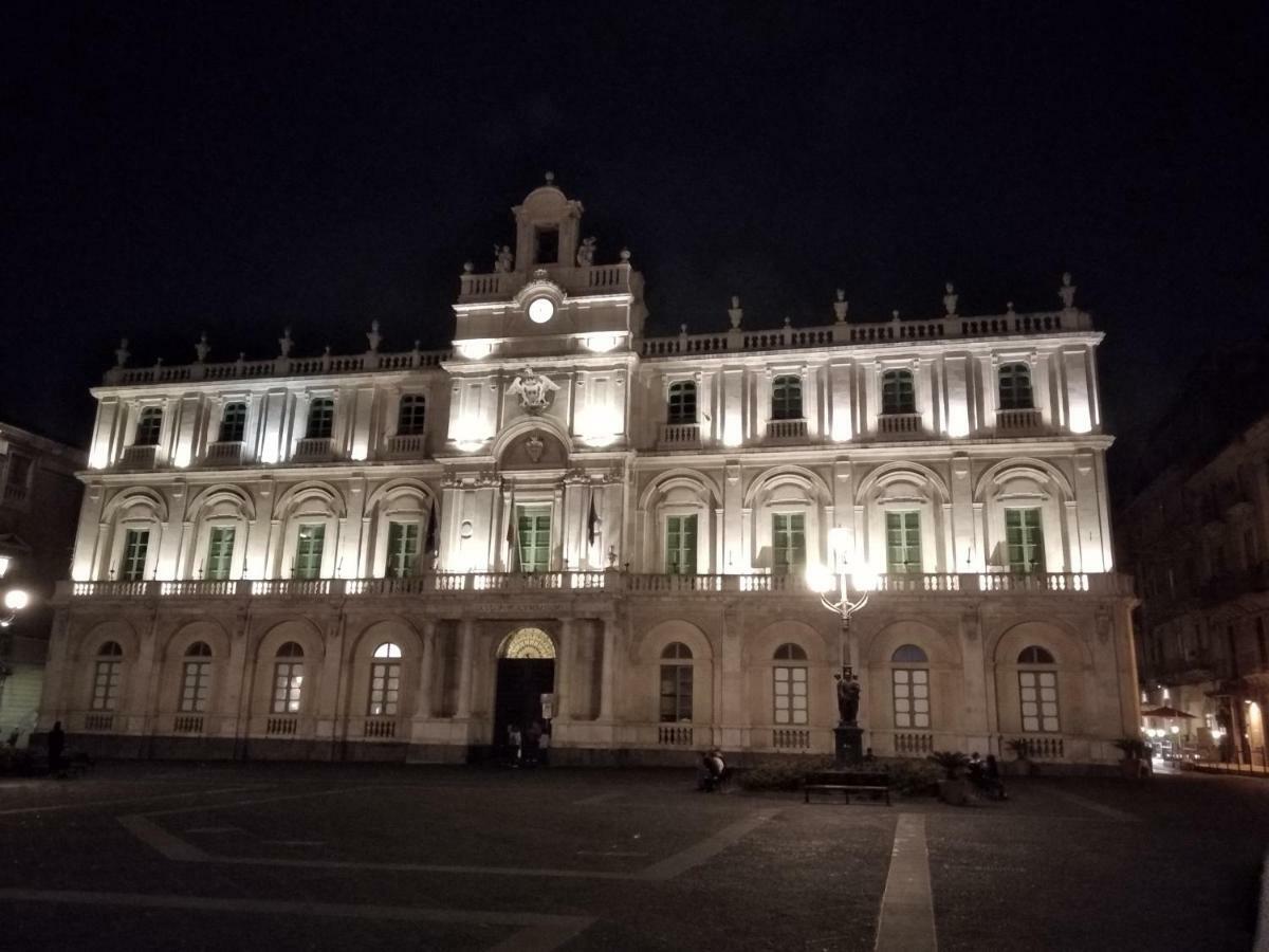 Suite Il Letto Sotto Il Tetto Catania Kültér fotó