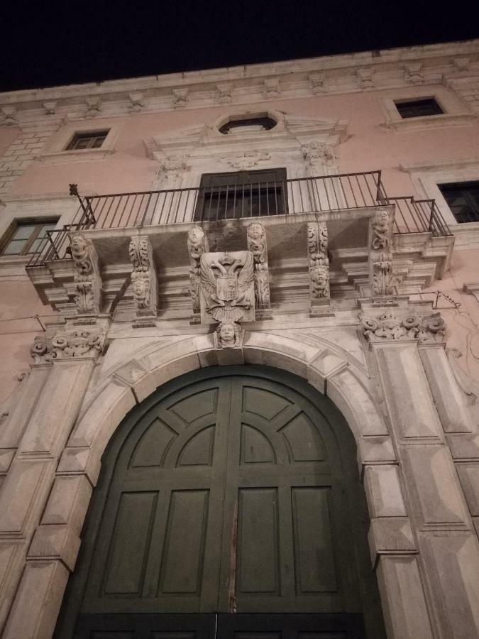 Suite Il Letto Sotto Il Tetto Catania Kültér fotó